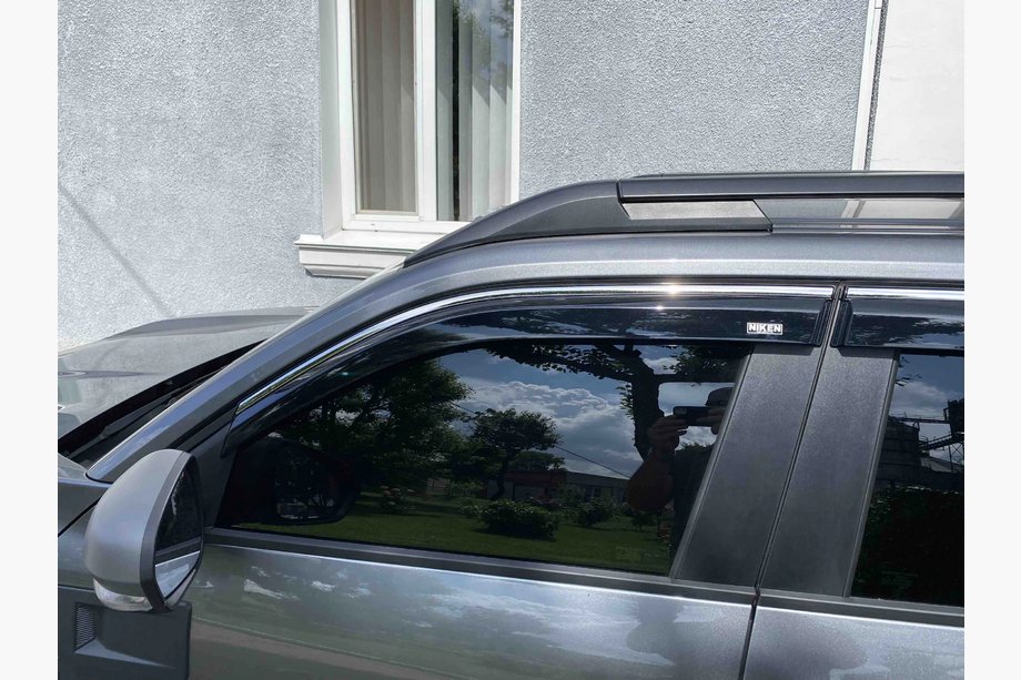 Dacia Duster 2024– Okenní deflektory s chromovanou lištou Niken Luxury (4 ks) Fotografie 3