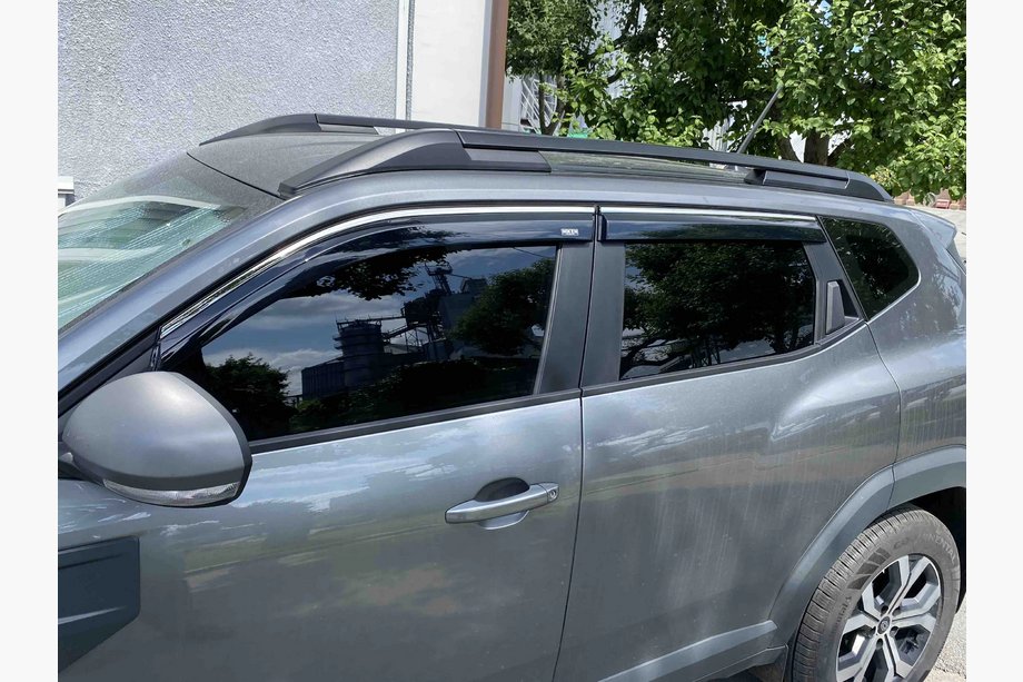 Dacia Duster 2024– Okenní deflektory s chromovanou lištou Niken Luxury (4 ks) Fotografie 5