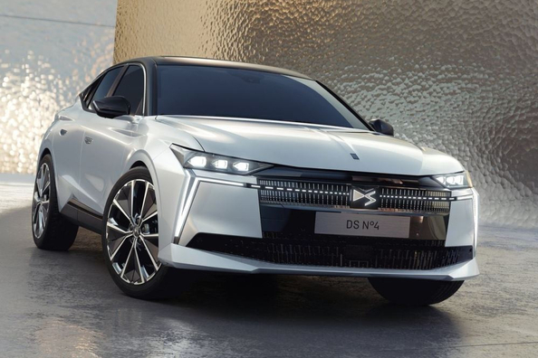Test DS N°4 2025: hybridní verze pro ekologický prémiový vůz