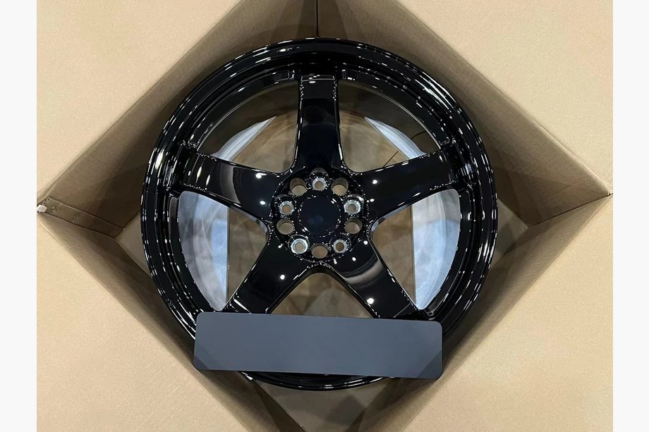 Nissan Skyline 1998–2002 Kované disky OEM R19 (4 ks) Fotografie 1
