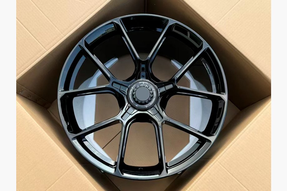 Porsche 911 (992) 2018– Kovaná OEM alu kola R20/R21 V30 (4 ks) Image