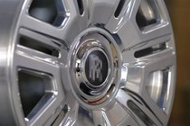 Rolls-Royce Cullinan 2018– Kované disky OEM R22 V3 (4 ks) fotografie 3