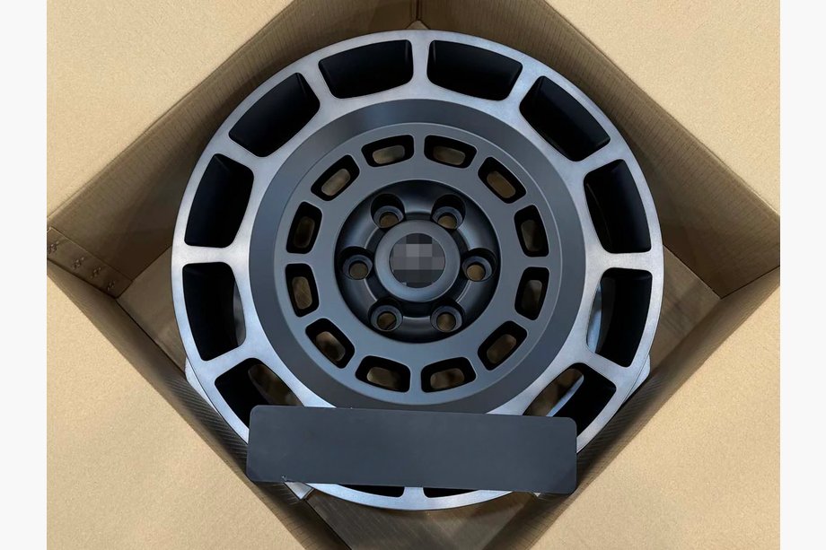 Toyota Land Cruiser 300 2021– Kované disky OEM R20 V2 (4 ks) Image