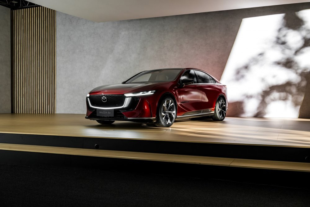 Recenze Mazda 6e: technické parametry, výbava, foto