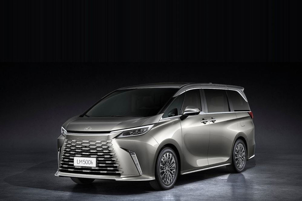 Recenze Lexus LM druhé generace: vrchol VIP komfortu Fotografie 1