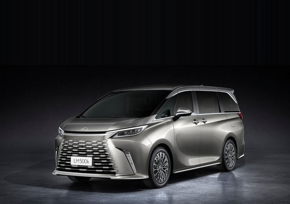 Recenze Lexus LM druhé generace: Vrchol VIP komfortu