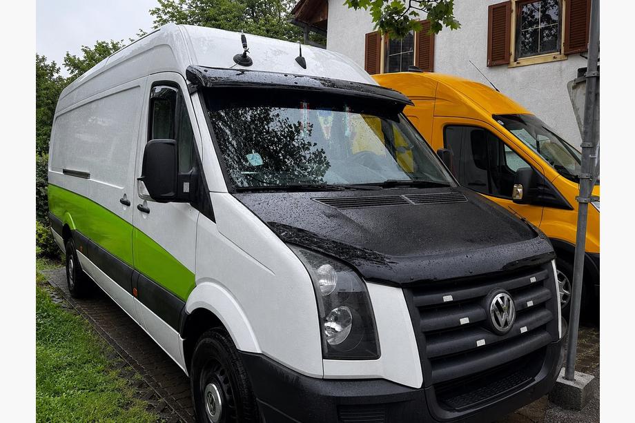 Volkswagen Crafter 2006–2016 Kšilt na čelní sklo V-4 (černý lesk, 5 mm) Fotografie 1