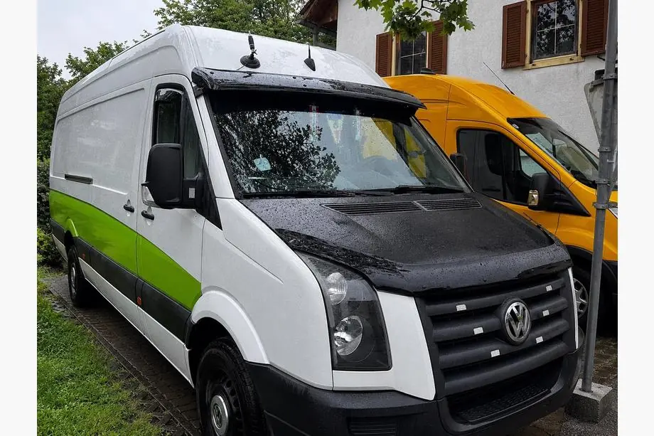 Volkswagen Crafter 2006–2016 Kšilt na čelní sklo V-4 (černý lesk, 5 mm) Fotografie 1