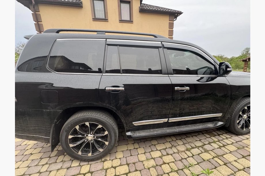 Toyota Land Cruiser 200 2007–2021 Okenní deflektory s chromovanou lištou Niken Luxury (4 ks) Fotografie 6