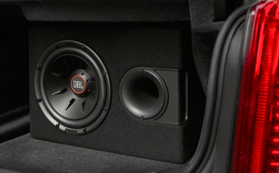 Subwoofer v autě: plusy, mínusy a vyplatí se instalace?