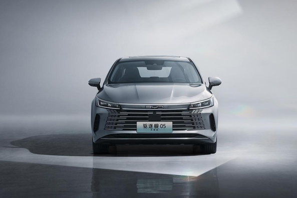 BYD Destroyer 05 DM-i: Recenze hybridního sedanu pro rok 2024