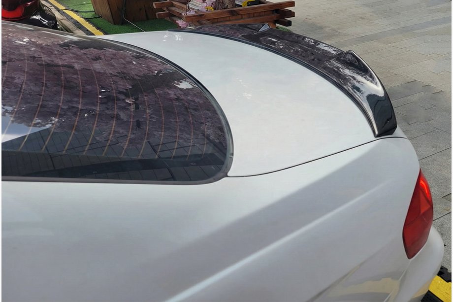 BMW řady 3 E90/E91 2005–2011 Spoiler ve stylu M4 (pro E90, černý lesk) Image
