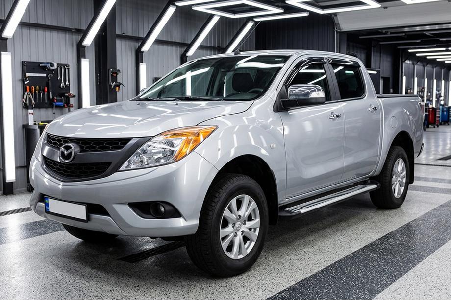 Mazda BT-50 2012– Boční nášlapy Line (2 ks, hliník) Image