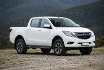 Mazda BT-50 2012– Boční prahy Bosphorus Black (2 ks, hliník) fotografie 1