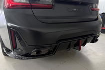 BMW řada 3 G20/G21 2018– Difuzor zadního nárazníku B-Style LED (pro M-Sport 2023+, ABS) fotografie 6