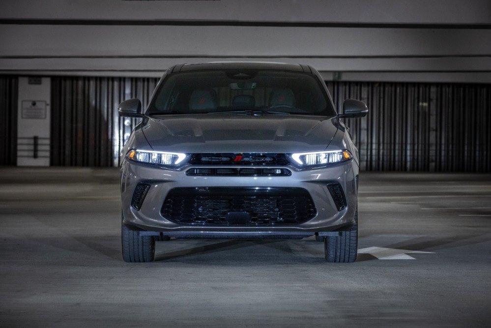Recenze Dodge Hornet: technické údaje, výbava, foto