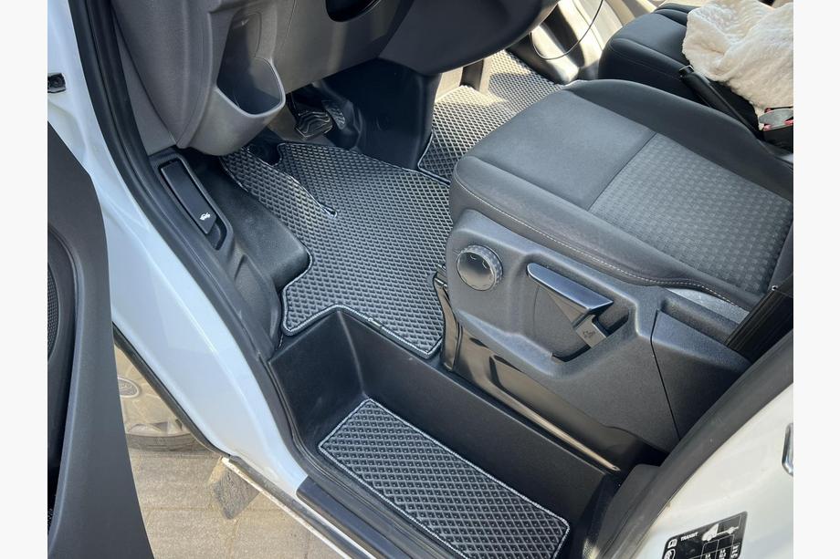 Ford Custom 2013–2022 Polyuretanové rohože na prahy (2 ks, EVA, šedé) Image