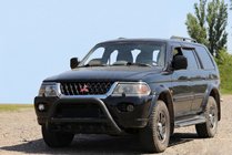 Mitsubishi Pajero Sport 1996–2007 Přední ochranný rám WT003 Black (nerez) fotografie 3