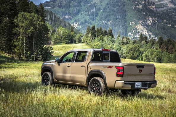Recenze Nissan Frontier III Crew Cab: Technické specifikace, výbava, fotografie Fotografie 3