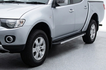 Mitsubishi L200 2006–2015 Boční nášlapy Duru (2 ks, hliník) fotografie 1