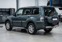 Mitsubishi Pajero Wagon IV 2006–2021 Boční nášlapy typ X5 (2 ks, hliník) fotografie 1