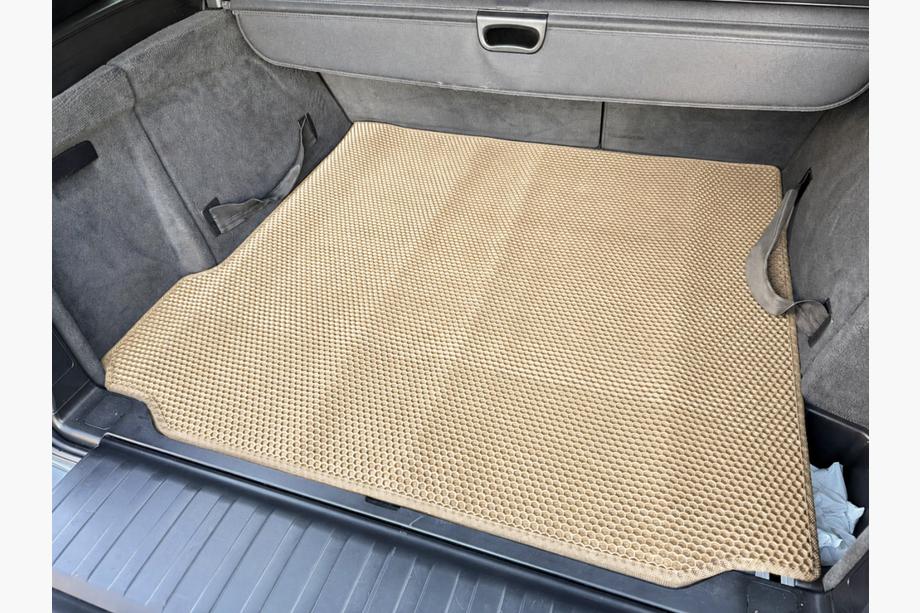 BMW X5 E70 2007–2013 Gumová vana do kufru Carsuit (béžová) Fotografie 2