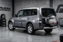 Mitsubishi Pajero Wagon IV 2006–2021 Boční prahy Maydos V1 (2 ks, hliník ↗ nerez) fotografie 1