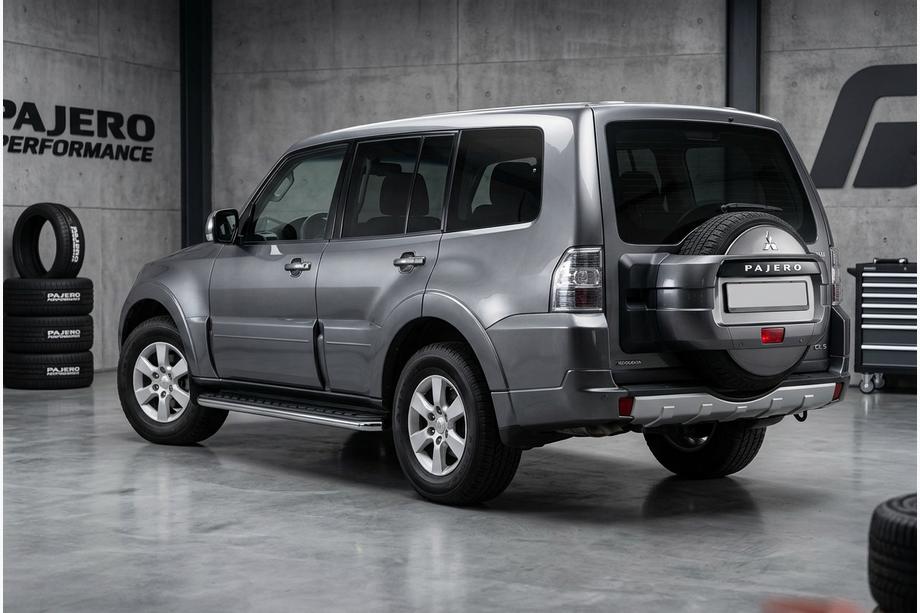Mitsubishi Pajero Wagon IV 2006–2021 Boční prahy Maydos V1 (2 ks, hliník ↗ nerez) Image
