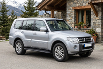Mitsubishi Pajero Wagon IV 2006–2021 Boční prahy Bosphorus Black (2 ks, hliník) fotografie 1
