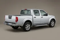 Nissan Navara 2006–2015 Boční nášlapy Line (2 ks, hliník) fotografie 1