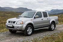 Nissan NP300 1999–2015 Boční prahy Maydos V1 (2 ks, hliník ↗ nerez) fotografie 1