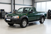 Nissan NP300 1999–2015 Boční prahy Tayga Grey (2 ks, hliník) fotografie 1