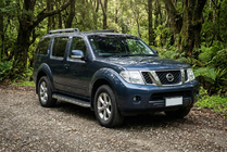 Nissan Pathfinder R51 2005–2014 Boční prahy Maydos V1 (2 ks, hliník ↗ nerez) fotografie 1
