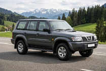 Nissan Patrol Y61 1997–2011 Boční prahy Bosphorus Black (2 ks, hliník) fotografie 1
