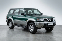 Nissan Patrol Y61 1997–2011 Boční nášlapy RedLine Black (2 ks, hliník) fotografie 1