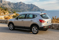 Nissan Qashqai 2007–2010 Boční prahy Allmond Black (2 ks, hliník) fotografie 1
