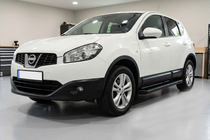 Nissan Qashqai 2010–2014 Boční prahy Allmond Black (2 ks, hliník) fotografie 1