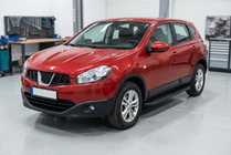 Nissan Qashqai 2010–2014 Boční prahy Bosphorus Black (2 ks, hliník) fotografie 1