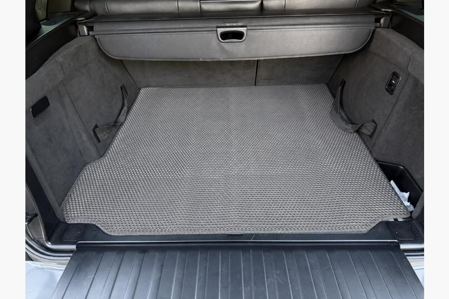 BMW X5 E70 2007–2013 Gumová vana do kufru Carsuit (šedá) Image