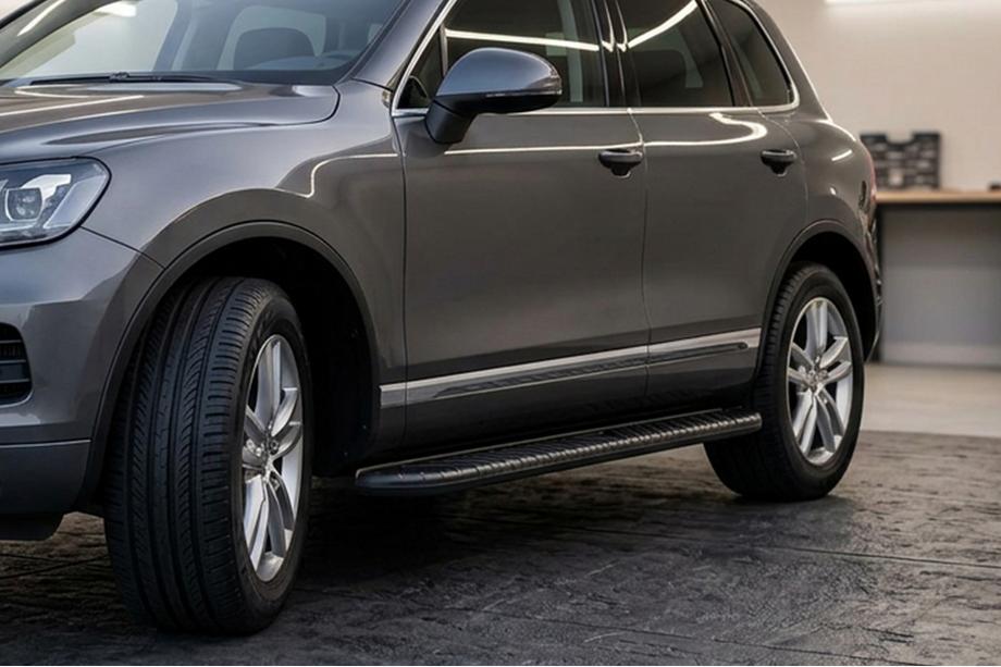 Porsche Cayenne 2003–2010 Boční prahy Bosphorus Black (2 ks, hliník) Image
