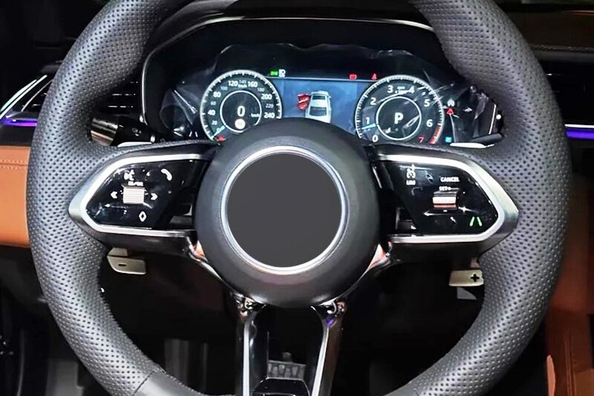 Přečalounění volantu: Alcantara, kůže nebo eko kůže – co je odolnější a praktičtější?