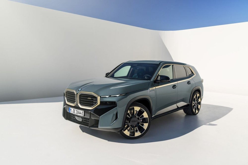 Test vysoce výkonného BMW XM M 50e Plug-in Hybrid