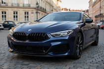 BMW řada 8 G14/G15/G16 2018– Ledvinky 1-Bar (2018-2022, černý lesk) fotografie 1