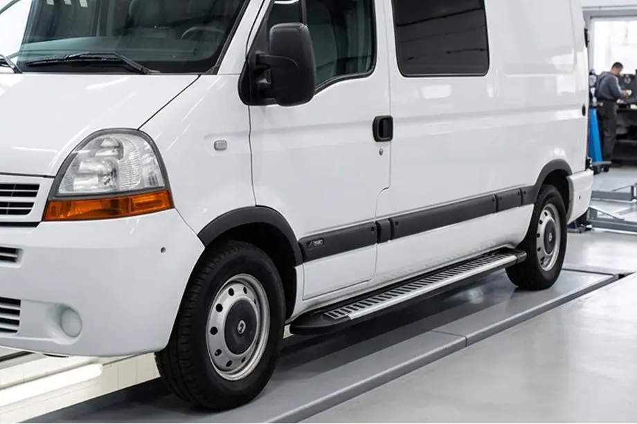 Renault Master 1998–2010 Boční nášlapy Line (2 ks, hliník) Image