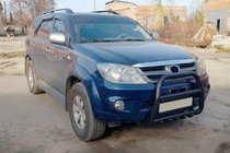 Toyota Fortuner 2006–2015 Přední ochranný rám (bullbar) F12-11 Black (nerez) fotografie 2