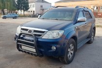 Toyota Fortuner 2006–2015 Přední ochranný rám (bullbar) F12-11 Black (nerez) fotografie 1