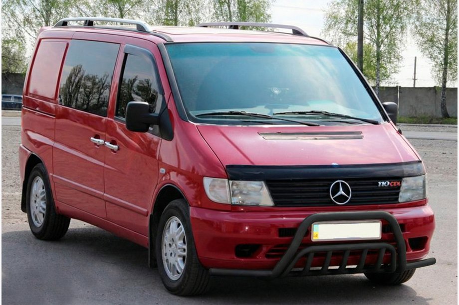 Mercedes Vito W638 1996–2003 Přední ochranný rám (bullbar) s bočními tyčemi WT002 Plus Black (nerez) Fotografie 2