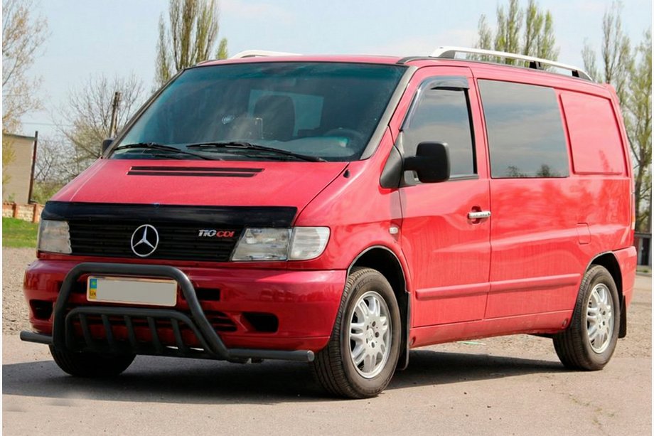 Mercedes Vito W638 1996–2003 Přední ochranný rám (bullbar) s bočními tyčemi WT002 Plus Black (nerez) Fotografie 3