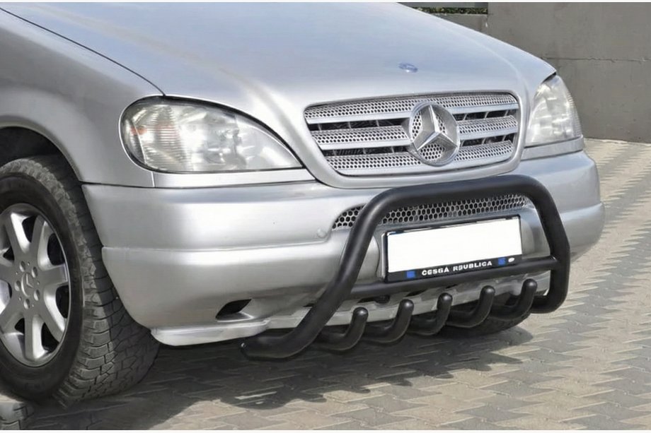 Mercedes ML W163 1997–2005 Bullbar Black (nerez) Fotografie 5