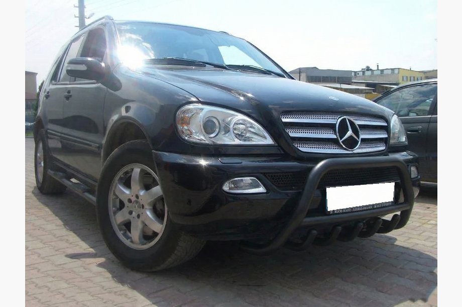Mercedes ML W163 1997–2005 Bullbar Black (nerez) Fotografie 1